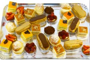 Description
Composition :
	Boule Pistache Mosaïque (x7)
	Mignardise Pistache Pignon (x7)
	Mignardise Pistache (x8)
	Machmoum Pistache Pignon